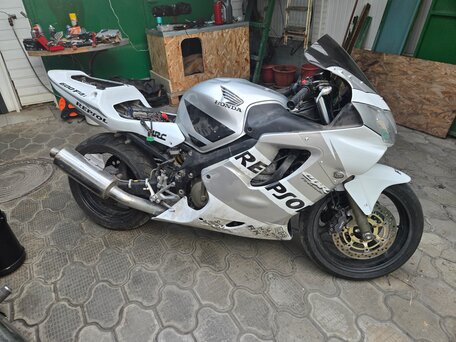 2001 Honda CBR 600F, серебристый, 430000 рублей, вид 3