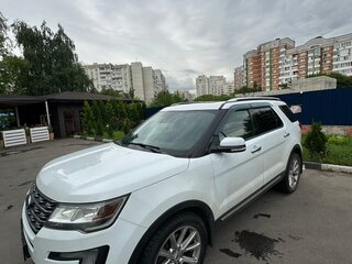 2017 Ford Explorer V Рестайлинг, белый, 2528000 рублей, вид 3