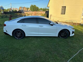 2020 Kia K5 III, белый, 2600000 рублей, вид 4