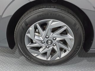2023 Hyundai Avante VII Рестайлинг, чёрный, 1950000 рублей, вид 5