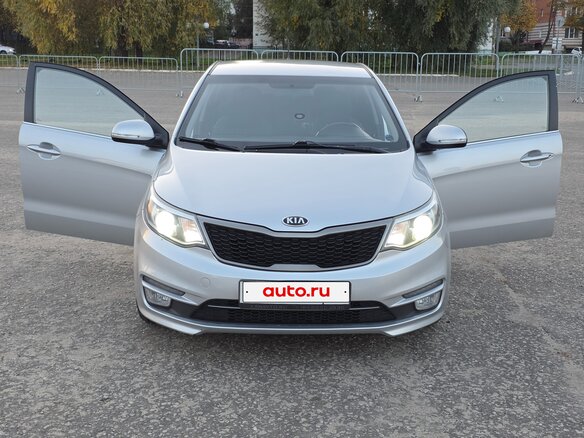 2015 Kia Rio III Рестайлинг, серебристый - вид 2