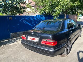 1999 Mercedes-Benz E-Класс 240 II (W210, S210) Рестайлинг, чёрный, 650000 рублей, вид 3