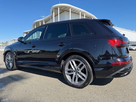 2020 Audi Q7 45 TDI II (4M) Рестайлинг, чёрный, 7400000 рублей, вид 3