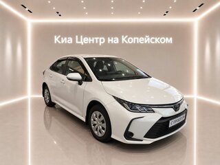 2022 Toyota Corolla XII (E210), белый, 1945000 рублей, вид 3
