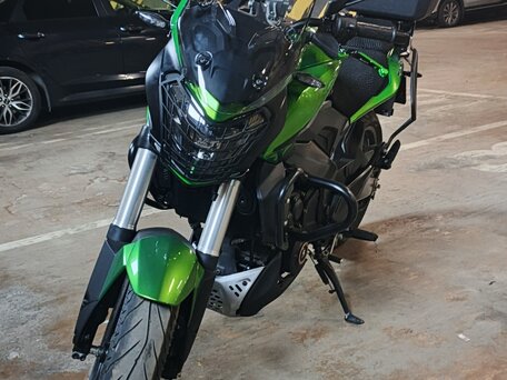 2023 Bajaj Dominar 400, зелёный, 430000 рублей, вид 1