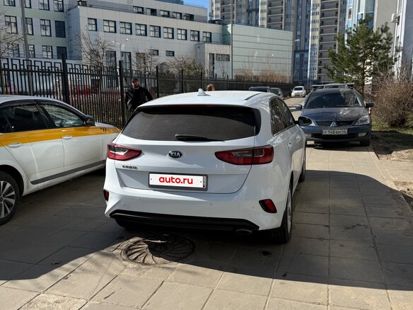 2019 Kia Ceed III, белый, 1600000 рублей - вид 2