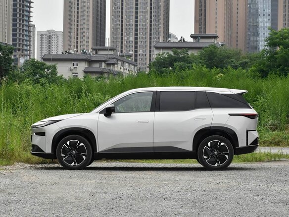 2026 Toyota bZ3X 58.3 kWh, чёрный, 3895003 рублей - вид 10