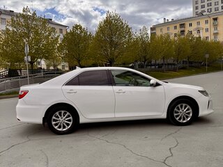 2016 Toyota Camry VII (XV50) Рестайлинг, белый, 1750000 рублей, вид 4