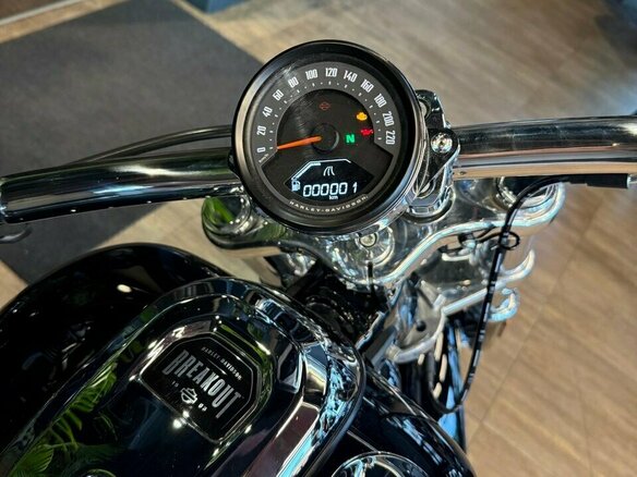 2026 Harley-Davidson Breakout, чёрный, 3750000 рублей - вид 2