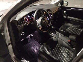 2019 Volkswagen Tiguan II, серебристый, 2500000 рублей, вид 5