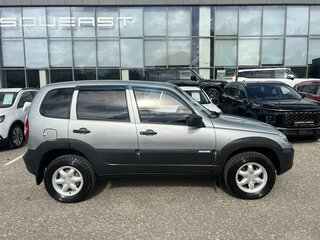 2013 Chevrolet Niva I Рестайлинг, серебристый, 649000 рублей, вид 3