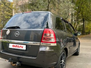 2010 Opel Zafira B Рестайлинг, серый, 530000 рублей, вид 4