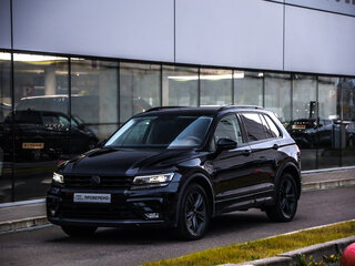 2018 Volkswagen Tiguan II, чёрный, 2599777 рублей, вид 3