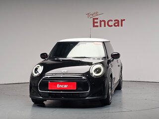 2022 Mini Hatch Cooper III (F55/F56) Рестайлинг 2, чёрный, 1760000 рублей, вид 2