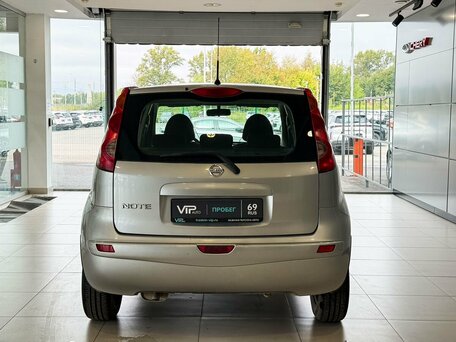 2008 Nissan Note I, серебристый, 497000 рублей, вид 4