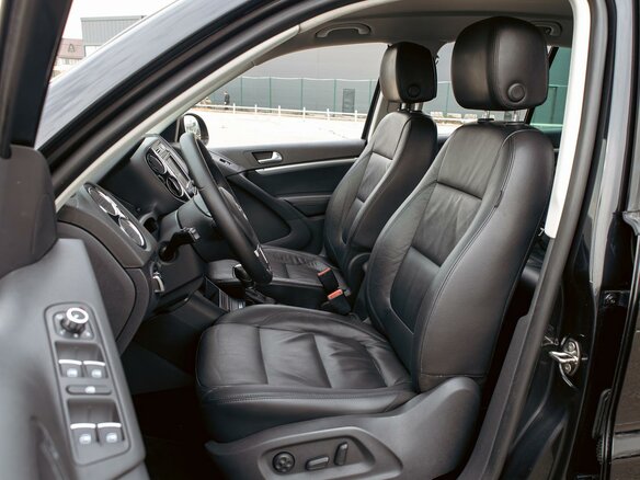 2014 Volkswagen Tiguan I Рестайлинг, чёрный, 1095000 рублей - вид 10
