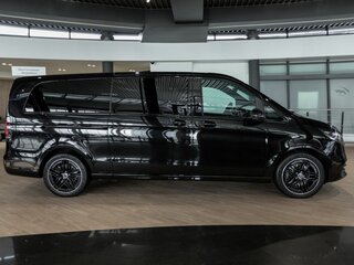 2026 Mercedes-Benz V-Класс Long 300 d длинный III (W447) Рестайлинг 2, чёрный, 15240000 рублей, вид 4