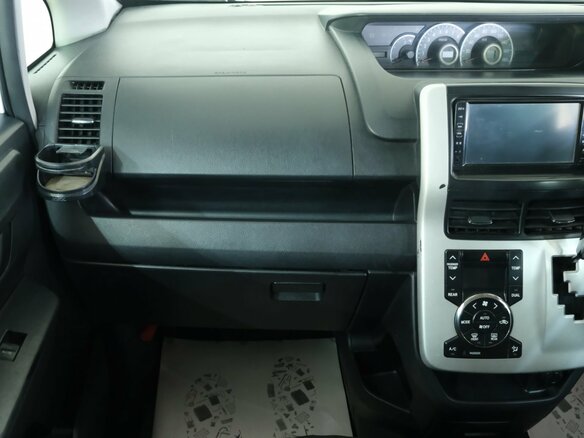 2010 Toyota Noah II (R70), белый, 1159000 рублей - вид 13