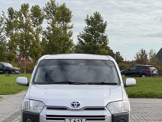 2019 Toyota Succeed I Рестайлинг, серебристый, 1300000 рублей, вид 3