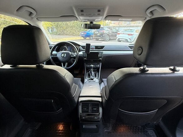 2017 Skoda Superb III, коричневый, 1650000 рублей - вид 5