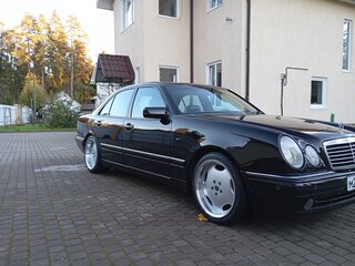 1998 Mercedes-Benz E-Класс 320 II (W210, S210), чёрный, 750000 рублей, вид 4