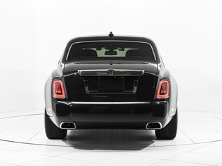 2024 Rolls-Royce Phantom VIII Рестайлинг (Series II), чёрный, 80000000 рублей, вид 4