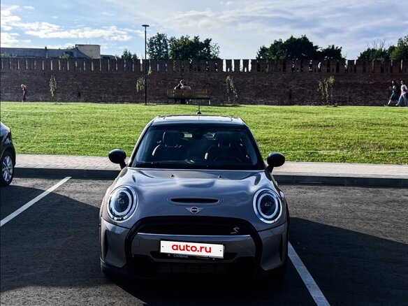 2021 Mini Hatch Cooper S III (F55/F56) Рестайлинг 2, серый, 2500000 рублей - вид 3