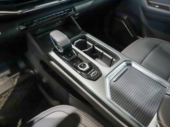 2026 Geely Okavango I Рестайлинг, серый, 3993990 рублей - вид 12
