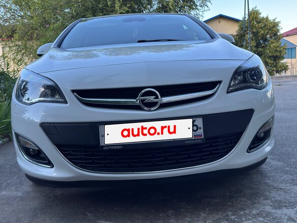 2013 Opel Astra J Рестайлинг, белый, 930000 рублей - вид 2