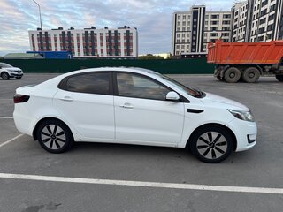 2012 Kia Rio 4-speed III, белый, 950000 рублей, вид 4