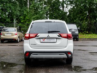 2020 Mitsubishi Outlander III Рестайлинг 3, белый, 1499000 рублей, вид 4