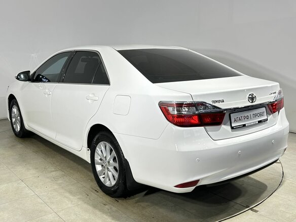 2016 Toyota Camry VII (XV50) Рестайлинг, белый - вид 5