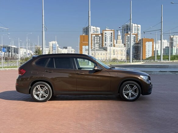 2013 BMW X1 18i I (E84) Рестайлинг, коричневый, 1350000 рублей - вид 3