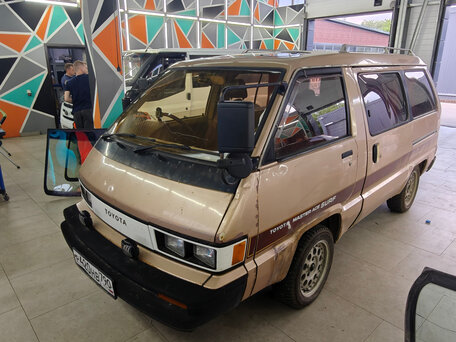 1985 Toyota MasterAce Surf, бежевый, 199999 рублей, вид 4
