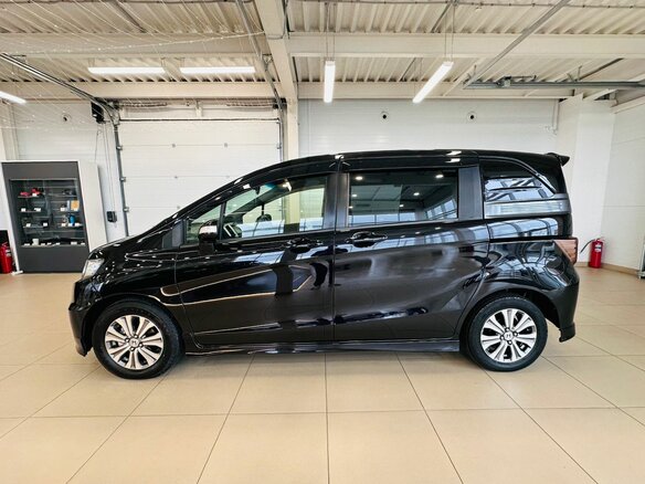 2012 Honda Freed Spike I Рестайлинг, чёрный - вид 3
