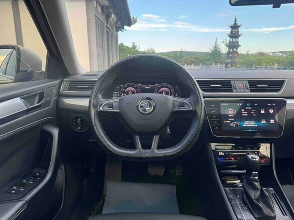 2022 Skoda Superb III Рестайлинг, серебристый, 2377700 рублей - вид 13