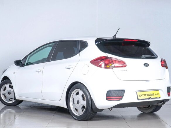 2016 Kia Ceed II Рестайлинг, белый - вид 3