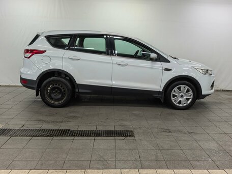 2015 Ford Kuga II, белый, 1650000 рублей, вид 3