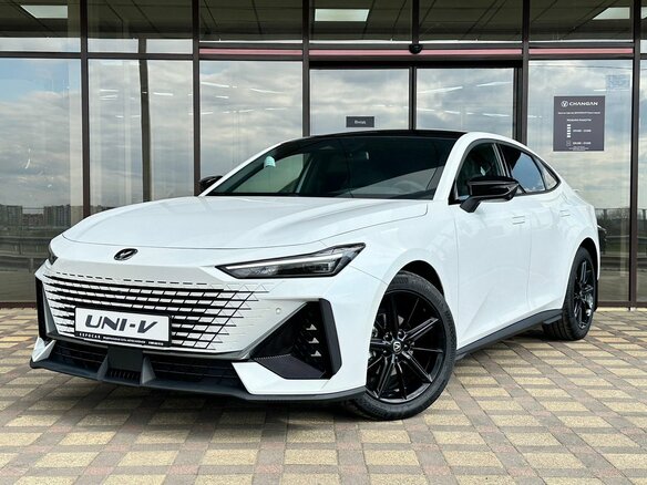 2024 Changan UNI-V I, белый, 3329900 рублей