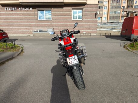 2016 Honda CRF 1000L Africa Twin, красный, 1000000 рублей, вид 3