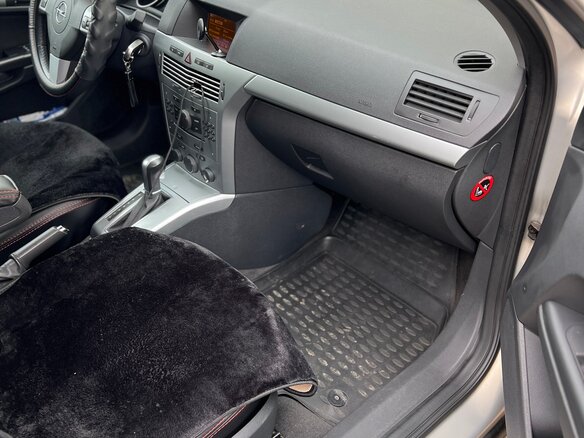2009 Opel Astra H Рестайлинг, серебристый, 800000 рублей - вид 5