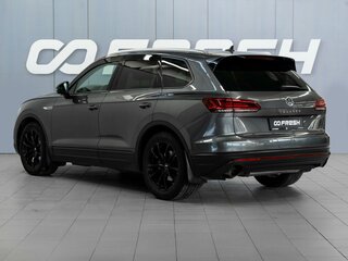 2018 Volkswagen Touareg III, серый, 3849000 рублей, вид 2