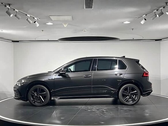 2022 Volkswagen Golf VIII, чёрный, 1970000 рублей - вид 5