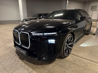 2026 BMW 7 серии 740 xDrive VII (G70) Рестайлинг, чёрный, 27000000 рублей, вид 3