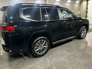 2024 Toyota Land Cruiser 300 Series, чёрный, 11500000 рублей, вид 3