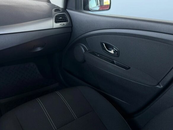 2013 Renault Megane III Рестайлинг, красный, 850000 рублей - вид 12