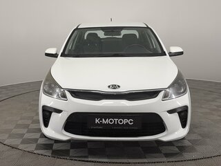 2020 Kia Rio IV, белый, 1440000 рублей, вид 2