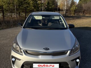 2018 Kia Rio IV, серебристый, 1350000 рублей, вид 4