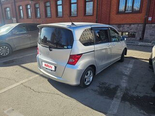 2009 Honda Freed I, серебристый, 920000 рублей, вид 4