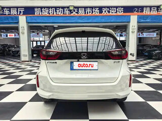 2023 Honda Fit IV Рестайлинг, белый, 958000 рублей, вид 4